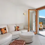 Cio Villa *
